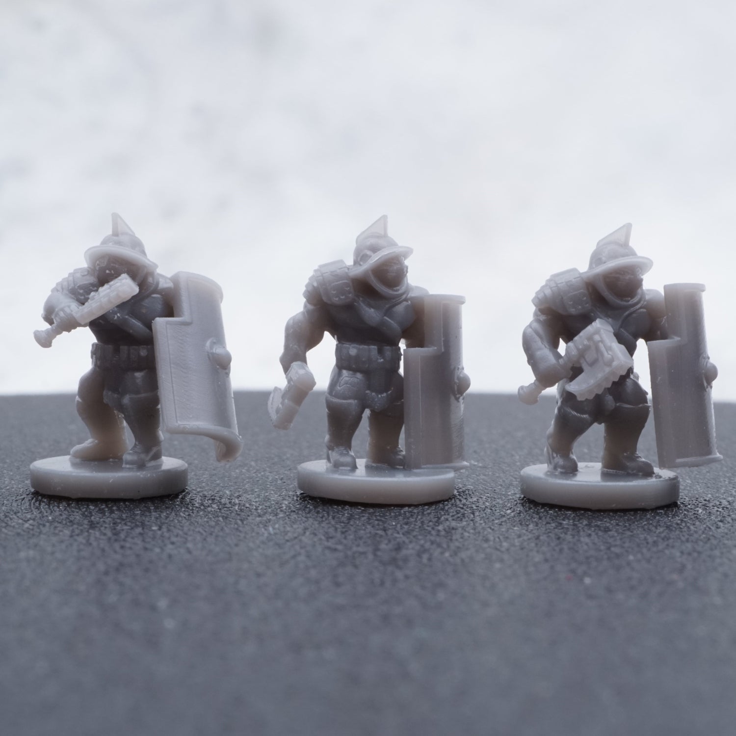 Resin-Tabletop-Miniaturen "Smol Roman Ogre Gladiators" im Maßstab 6/8mm, detailreich gestaltet für Miniatur- und Strategiespiele.